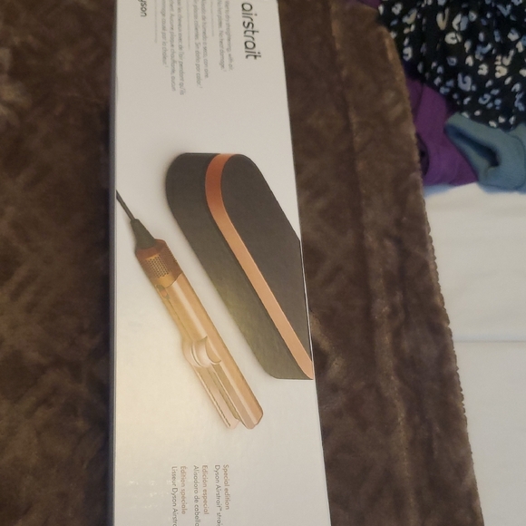 Dyson Airstrait in Gold and Silver - Picture 2 of 3